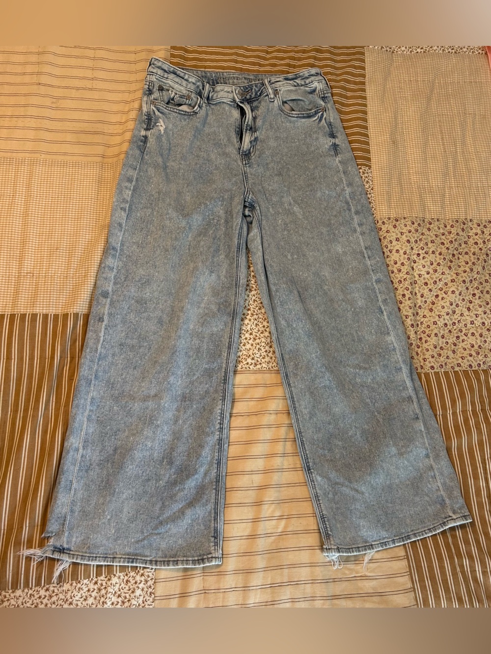 Women’s American eagle light wash super high rise baggy wide leg size 8 short